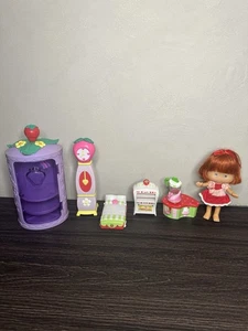 Armario Fresa Shortcake con Espejo Muñeca Reloj Accesorios Licuadora - Imagen 1 de 10