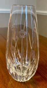 Mikasa geschliffenes Kristallglas 6" Blumenknospe Vase geätztes Gänseblümchen Wiese Blumenmuster - Bild 1 von 5