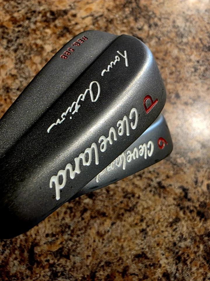 Cleveland Tour Action Reg.588 PW y 9 Hierro Nuevo Foto 1 de 4