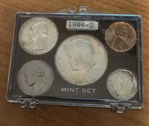 United States 1964-D US Mint Set in Plastic Case Silver Coins - Picture 1 of 2