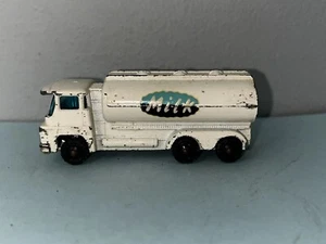 OLD DIECAST HUSKY GUY WARRIOR TANKER MILK TRUCK 1/64 white - Picture 1 of 11