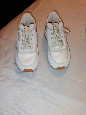 Nuevo Reeboks para mujer 7 y 1/2 Foto 1 de 3