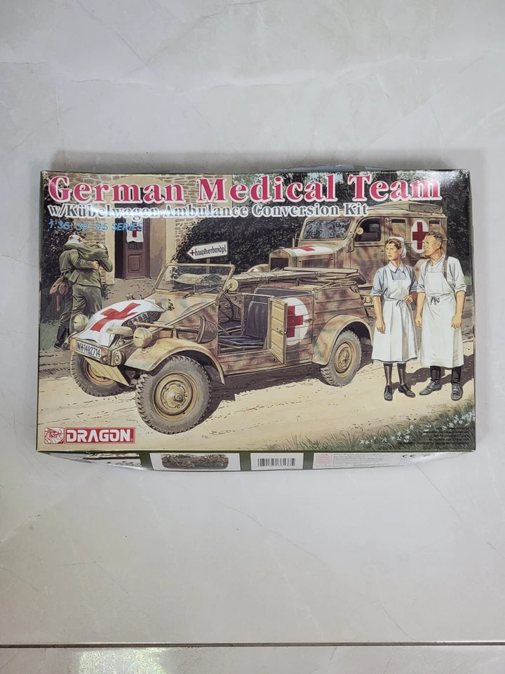 Dragon 1/35 squadra medica tedesca 6137 WWII Kubelwagen unità infermiere medico - Immagine 1 di 2