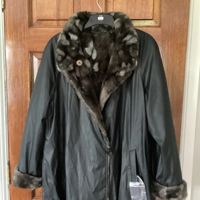 Abrigo forrado de piel hasta la rodilla Basler para dama, gris talla 36 UK 12 Foto 1 de 4