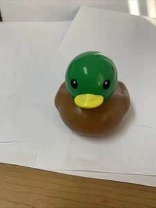 Pato Mallard - Forma clásica de pato de goma - Aprox. Juguete chirrido de 2,5" de alto Sh15 - Imagen 1 de 9