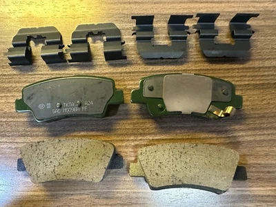 NEW OEM HYUNDAI SONATA 2011-2014 REAR BRAKE PAD KIT - WITH SHIMS / HARDWARE - Image 1 of 2