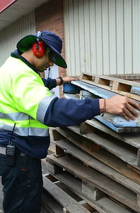 Ultimate Outdoors Workers Cooling Hat - SPF50 Vent, Earmuff Slot 4-6cm  Cool Pad - Picture 1 of 12