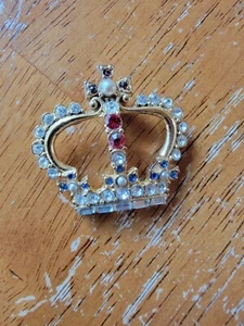 Vintage Made In England Rhinestone Crown Broach Pin Gold Tone - Picture 1 of 5