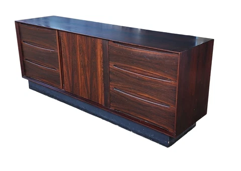 Very Fine Danish Mid Century Rosewood Dyrlund Smith A/S Rosewood Dresser C1960s Cover