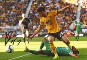 WOLVES: RUBEN VINAGRE SIGNED 6x4 ACTION PHOTO+COA - Picture 1 of 1