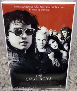 Lost Boys Filmposter 2" x 3" Kühlschrank Spind MAGNET Sutherland - Bild 1 von 3