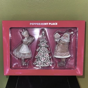 PFEFFERMINZPLATZ Lebkuchen Weihnachtsmann, Frau Claus & Christbaumschmuck 3er Set - Bild 1 von 3