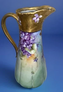 ANTICA BROCCA LIMOGES DESIGN VIOLA DIPINTA A MANO 10,25”H~SPLENDIDA - Foto 1 di 9