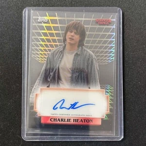 💰2025 TOPPS HIGH TEK STRANGER THINGS AUTO CHARLIE HEATON AS JONATHAN BYERS - Picture 1 of 1
