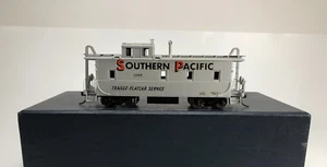 Pacific Fast Mail Southern Pacific C-40-3 Steel Caboose Trailer Train HO Scale - Picture 1 of 18