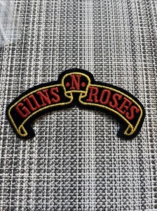 Guns N' Roses ® - Parche de tela bordado de hierro de colección rojo y negro *Raro* - Imagen 1 de 2