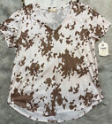 Altar'd State T-Shirt Größe XL Kuhhautdruck elfenbeinbraun kurzärmelig V-Ausschnitt neu mit Etikett