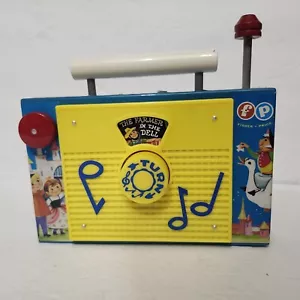 Fisher Price TV RADIO The Farmer in the Dell Music Box Toy WORKS 2009 VIDEO - Picture 1 of 9