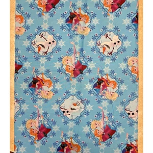 Tessuto Disney Frozen Sisters pattinaggio su ghiaccio fiocchi di neve incorniciato Elsa Anna Olaf 1,7 yd - Foto 1 di 3