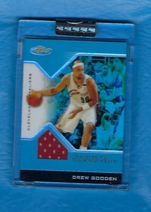 DREW GOODEN 2004-05 FEINSTER BLAUER REFRAKTOR UMHÜLLT GU TRIKOT #26/50 REITER! - Bild 1 von 2