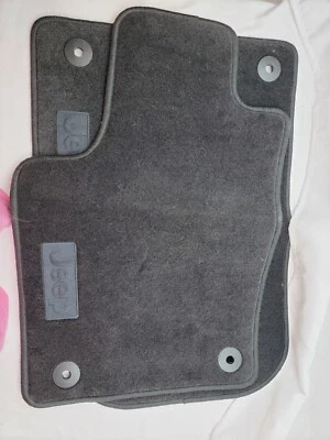 Alfombrillas delanteras izquierda derecha negras para todo tipo de clima Jeep Cherokee 42858J Foto 1 de 4
