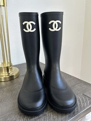 size 39EU NIB CHANEL Black Rubber Rain Boots White CC Logo Pull On w/ Receipt - Image 1 of 4