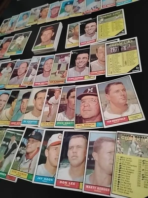 Tarjetas de béisbol Topps 1961 - 75 tarjetas vintage - con Bob Oldis y Mel Roach Foto 1 de 4