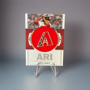 Parches conmemorativos del logotipo del equipo Topps Serie 1 2023 Ketel Marte #TLP-KM - Imagen 1 de 4