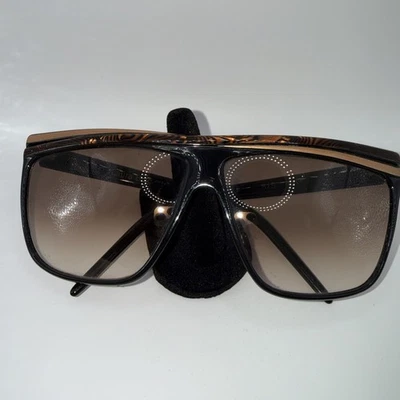 Gafas de sol vintage años 80 Laura Biagiotti doradas 135 hechas en Italia Foto 1 de 4