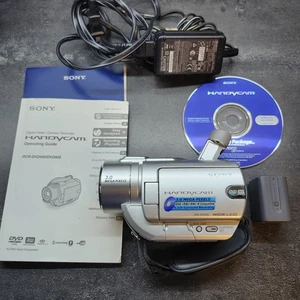 Sony Handycam DCR-DVD405 Camcorder silber 5,1" Display 3,0MP 10x optischer Zoom - Bild 1 von 17