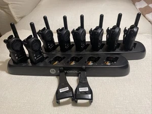 Motorola CLS1110 Radios Walkie Talkies 8 with 2- 6 Port Chargers But NO ADAPTERS - Zdjęcie 1 z 3