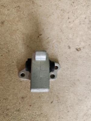 Montaje de motor central delantero para Subaru Outback Legacy 2013 2014-2019 H4 2,5 L Foto 1 de 3