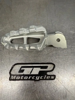 DUCATI RIGHT SIDE RIDER PEG SCRAMBLER DESERT SLED 2018 46411081AA - Imagem 1 de 4