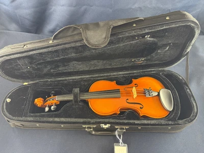 Eastman VL80 Violin (labeled Segue Les Etoiles with case, 1/2 Size, 2013 - Image 1 of 4