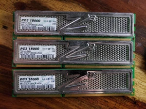 OCZ Platinum 6GB (3x2) DIMM SDRAM (OCZ3P1866C9LV6GK) PC3 15000 9-9-9 @ 1.65v - Picture 1 of 11