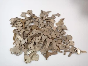 Vintage Key Blank Lot 129 each Various Makers Models Sizes Materials Reselling - Picture 1 of 17