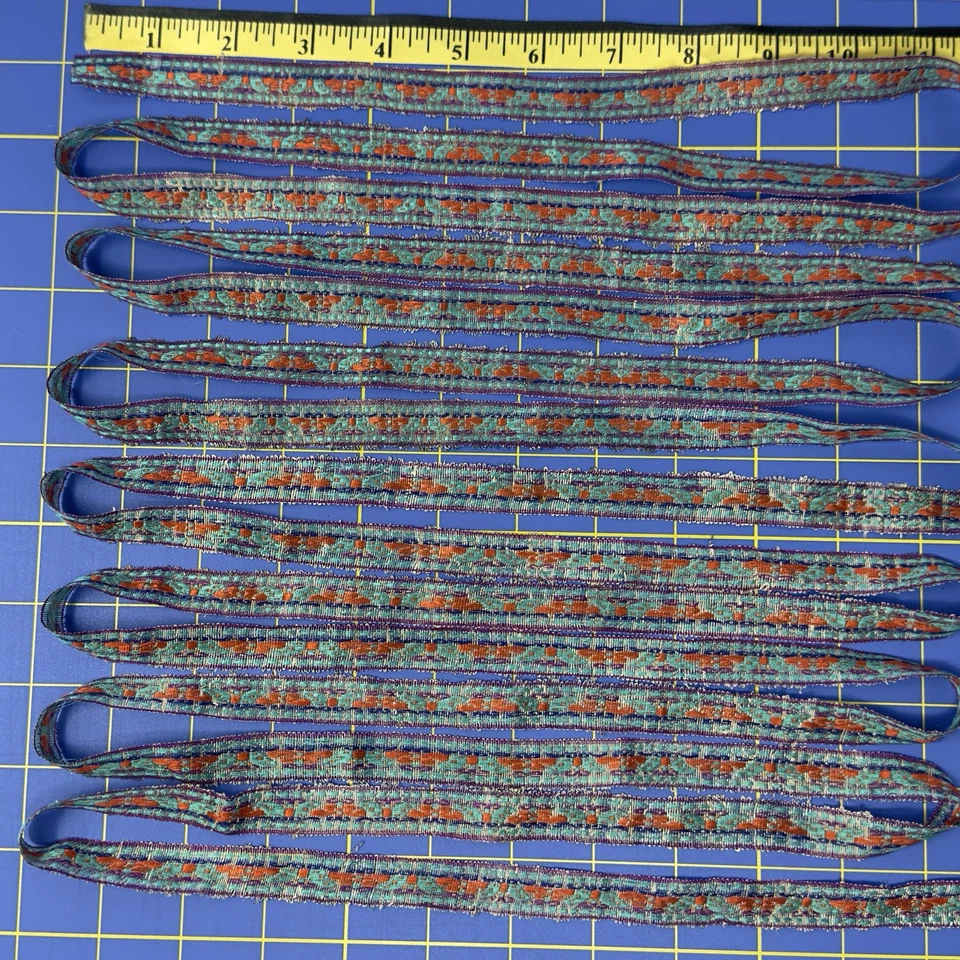 "Antigua cinta de seda metálica tejida a mano verde azulado y motivo de mariposa roja 180"" por 5/8""��" Foto 1 de 4