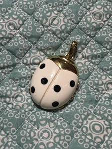 Colgante Vintage Corona Ladybug Escarabajo Tono Dorado Beige/Negro Lunares LG - Imagen 1 de 2