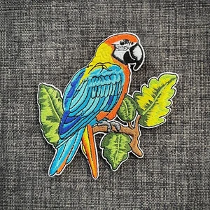 Parrot Lorikeet Macaw Bird Quality 100% Embroidered Patch Badge Motif Iron-On - Picture 1 of 2