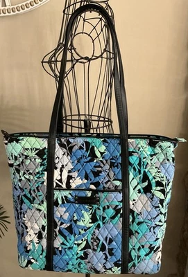 Ver Bradley Camuflajefloral Grande Bolso de Playa Bolso de Mano para Laptop Usado en Excelente Condición Foto 1 de 4