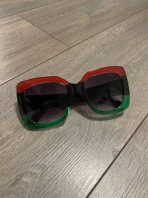 Gafas de sol Gucci de gran tamaño GG0083 55 mm unisex cuadradas - negras/rojas/verdes. Foto 1 de 4