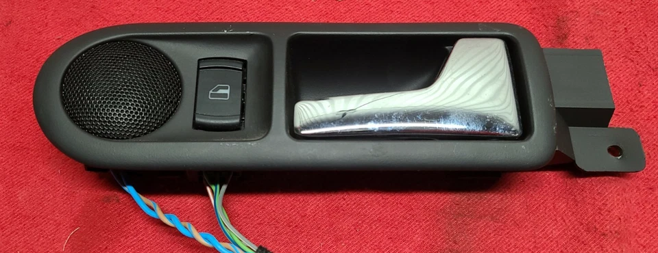 1998 - 2005 Volkswagen Passat - Rear Right Interior Door Handle - 3B0839114 - Image 1 of 4