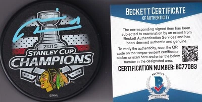 BECKETT MARIAN HOSSA SIGNED CHICAGO BLACKHAWKS 2015 STANLEY CUP CHAMPS PUCK 7083 - Image 1 of 2