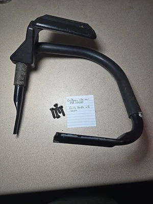 Motosierra Craftsman 358.356280 mango de transporte con tornillos Foto 1 de 2