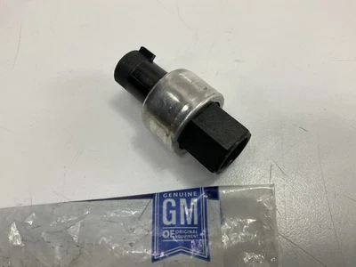 NEW - OEM GM 52466358 A/C Clutch Cycle Switch - Image 1 of 4