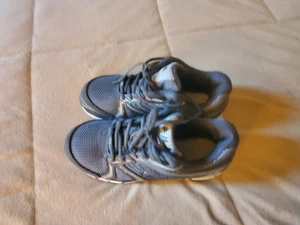 Pair of Fila Shoes Tie Mens Size 8.5W Silver/Gray With White Trim Nice - Picture 1 of 8