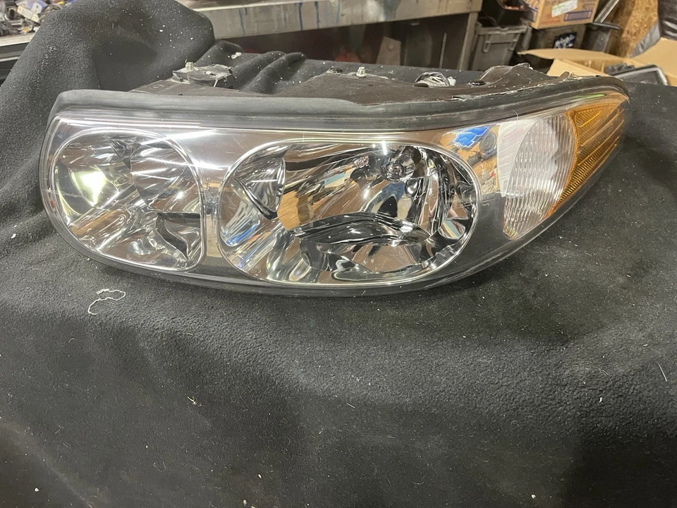 Faro derecho pasajero Buick LeSabre 2000-2005 identificación limitada: 25733405 Foto 1 de 1