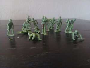 ESTATE FIND!! Louis Marx 1963 Green Plastic Army Men 17 Soldiers Lot Green