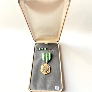 US COMMENDATION MEDAL OF THE COAST GUARD. ORIGINAL LARGE CASE, RIBBON BAR & PIN - Picture 1 of 9