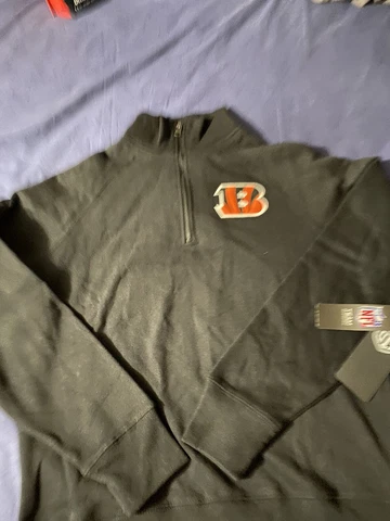 Cincinnati Bengals Men’s 1/4 Zip Sweater (Medium) Retails for $85 Cover